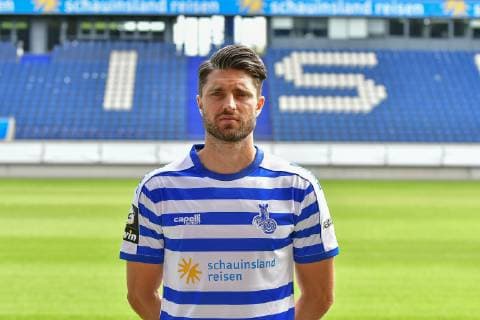 GER, offizieller Fototermin Porträttermin Portraettermin MSV Duisburg Spieler Moritz Stoppelkamp; MSV Duisburg; 3. Liga - DFB, Porträttermin 2019 2020 quer, Querformat *** GER, official photo opportunity portrait opportunity portrait opportunity MSV Duisburg player Moritz Stoppelkamp MSV Duisburg 3 Liga DFB, portrait opportunity 2019 2020 landscape, landscape format nph Mauelshagen nph00321