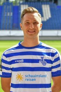 GER, official photo session portrait session portrait session MSV Duisburg player Migel Max Schmeling MSV Duisburg 3 Liga DFB, portrait session 2019 2020 portrait, portrait format nph Mauelshagen nph00321