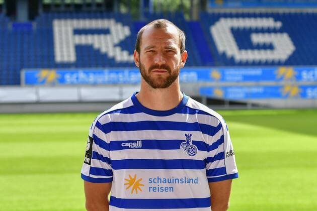 GER, official photo session portrait session portrait session MSV Duisburg player Sebastian Neumann MSV Duisburg 3 League DFB, portrait session 2019 2020 landscape, landscape format nph Mauelshagen nph00321