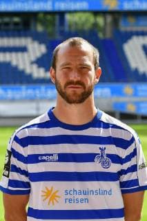 GER, official photo session portrait session portrait session MSV Duisburg player Sebastian Neumann MSV Duisburg 3 Liga DFB, portrait session 2019 2020 portrait, portrait format nph Mauelshagen nph00321