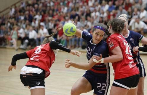 Germany Hattersheim 09 07 2019 Handball Hessen Test match womens season 2018 2019 TSG Eddersheim red USA black v l Alexandra Flebbe Eddersheim , Jence Rhoads USA , Lena Thoß Eddersheim Sport TSG Eddersheim USA