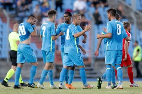 Duedelingen jubelt, freut sich, Jubel, Freude nach dem 2:0, Chris Stumpf (Düdelingen 2), Adel Bettaieb (Düdelingen 27), Dominik Stoltz (Düdelingen 10), Mario Pokar (Düdelingen 8) 09.07.2019 Fussball Champions League Qualifikation, 1. Runde, Hinspiel, Saison 2019-2020 09.07.2019 LUX, CLQ, F91 Düdelingen (LUX) - FC Valletta (MLT) (Dudelange) Stade Josy Barthel, Luxemburg