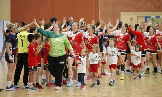 Germany Hattersheim 09 07 2019 Handball Hessen Test match womens season 2018 2019 TSG Eddersheim red USA black v l Sarah Gascon USA , goalkeeper Lisa Brennigke Eddersheim Sport TSG Eddersheim USA
