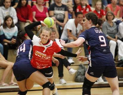Germany Hattersheim 09 07 2019 Handball Hessen Test match Women Season 2018 2019 TSG Eddersheim red USA black v l Maria Vallone USA , Anna Franziska Gempp Eddersheim , Kathleen Darling USA Sport TSG Eddersheim USA