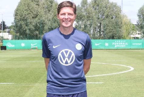 VfL Team Portraits Oliver Glasner VfL Wolfsburg, 1 BL, PortraÌˆttermin 2019 2020, Wolfsburg