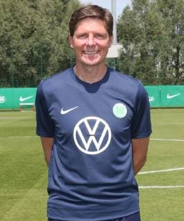 VfL Team Portraits Oliver Glasner VfL Wolfsburg, 1 BL, PortraÌˆttermin 2019 2020, Wolfsburg