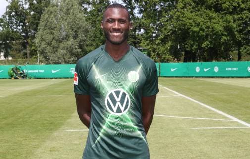 VfL Team Portraits Josuha Guilavogui VfL Wolfsburg, 1 BL, PortraÌˆttermin 2019 2020, Wolfsburg