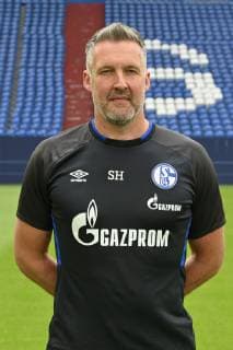Goalkeeping coach Simon Henzler FC Schalke 04 1 BL, portrait date 2019 2020 Team2