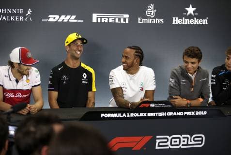 Motorsports: FIA Formula One World Championship, WM, Weltmeisterschaft 2019, Grand Prix of Great Britain, 99 Antonio Giovinazzi (ITA, Alfa Romeo Racing), 3 Daniel Ricciardo (AUS, Renault F1 Team), 44 Lewis Hamilton (GBR, Mercedes AMG Petronas Motorsport), 4 Lando Norris (GBR, McLaren F1 Team), 63 George Russell (GBR, ROKiT Williams Racing), Silverstone Great Britain
