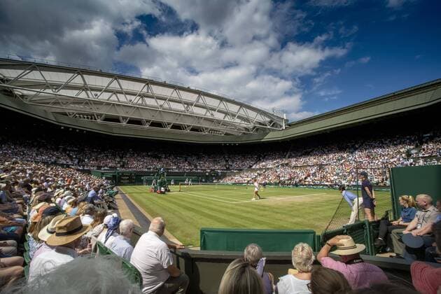 Sport Bilder des Tages 11th July 2019, The All England Lawn Tennis and Croquet Club, Wimbledon, England, Wimbledon Tennis Tournament, Day 10; A full centre court during the match with Serena Williams (USA) vs Barbora Zahlavova Strycova (CZE)  ActionPlus12152932 ShaunxBrooks