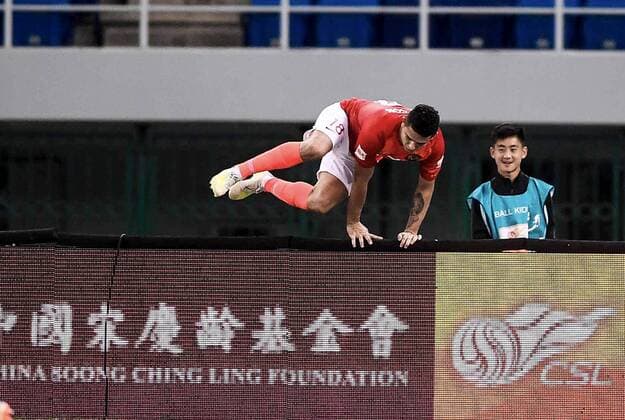 Brazilian football player Elkeson de Oliveira Cardoso, or simply Elkeson, of Guangzhou Evergrande Taobao celebrates after scoring against Tianjin TEDA in their 17th round match during the 2019 Chinese Football Association Super League (CSL) in Tianjin, China, 11 July 2019. Guangzhou Evergrande Taobao defeated Tianjin TEDA 3-0. Guangzhou Evergrande Taobao crushes Tianjin TEDA at 17th round match of 2019 CSL  707007163826831367