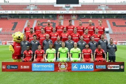 Bayer Leverkusen 1 BL, portrait date 2019 2020, team photo, 1 row left Moussa Diaby LEV , Paulinho LEV , Ramazan Özcan LEV , Lukas Hradecky LEV , Niklas Lomb LEV , Kevin Volland LEV , Wendell LEV 2 row right mascot Brian the Lion, Goalkeeper Coach David Thiel LEV , Athletics Coach Schahriar Bigdeli LEV , Co Coach Xaver Zembrod LEV , Head Coach Peter Bosz LEV , Co Coach Hendrie Krüzen LEV , Athletics Coach Terry Peters LEV , Co Coach Marcel Daum LEV , Video Analyst Simon Lackmann LEV , Athletics Coach Daniel Jouvin LEV 3 series by Kerem Demirbay LEV , Julian Baumgartlinger LEV , Lars Bender LEV , Karim Bellarabi LEV , Jan Boller LEV , Adrian Stanilewicz LEV , Mitchell Weiser LEV 4 series v left Daley Sinkgraven LEV , Lucas Alario LEV , Aleksandar Dragovic LEV , Sven Bender LEV , Kai Havertz LEV , Panagiotis Retsos LEV , Joel Pohjanpalo LEV , Tin Jedvaj LEV