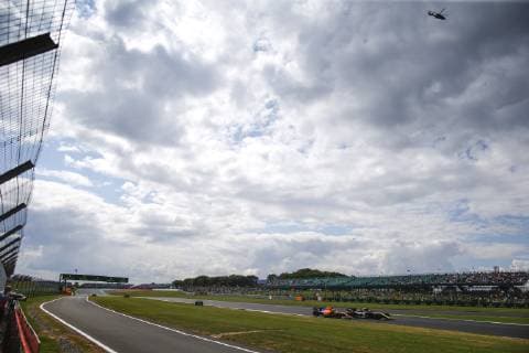 Motorsports: FIA Formula One World Championship, WM, Weltmeisterschaft 2019, Grand Prix of Great Britain, 4 Lando Norris (GBR, McLaren F1 Team), 27 Nico Hulkenberg (GER, Renault F1 Team), Silverstone Great Britain
