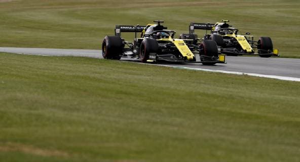 Motorsports: FIA Formula One World Championship, WM, Weltmeisterschaft 2019, Grand Prix of Great Britain, 3 Daniel Ricciardo (AUS, Renault F1 Team), 27 Nico Hulkenberg (GER, Renault F1 Team), Silverstone Great Britain