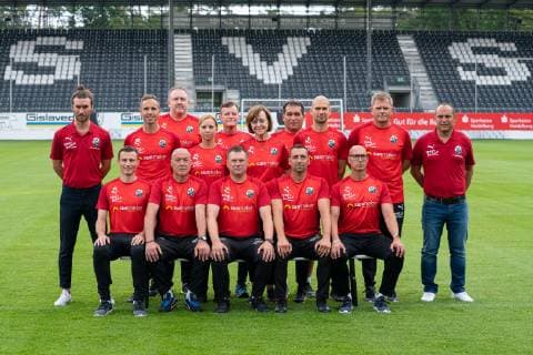 SV Sandhausen 2 Bundesliga, portrait date 2019 2020, team photo, coaching staff, coach and functional team, hi row from left Dennis Jantos team manager , Markus Müller physiotherapist , Christian Bieser physiotherapist , Franziska Wickenhäuser physiotherapist , Dr Pieter Beks team doctor , Dr Brigitte Mittelbach Team Doctor , Muhterem Kocaman Team Supervisor , Joachim Krainz Physiotherapist , Dr Nikolaus Streich Team Doctor , Mikayil Kabaca Sports Director , vo Reihe v li Phil Weimer Video Analyst , Gerhard Kleppinger Co Trainer , Uwe Koschinat Trainer , Daniel Ischdonat Goalkeeper Coach , Dirk Stelly Athletics Coach xozx