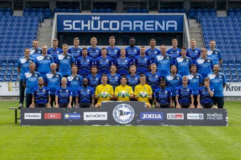 DSC Arminia Bielefeld 2 BL, portrait date 2019 2020, team photo, hi row v left Dirk Westerhold coach bus driver , Sven Schipplock, Fabian Kunze, Amos Pieper, Fabian Klos, Prince Osei Owusu, Manuel Prietl, Brian Behrendt, Joan Simun Edmunsson, Rainer Schonz Zeugwart Third row from left 10 Dr Andreas Elsner Team Doctor , Dr Tim Niedergassel Team Doctor , Dr Stefan Budde Team Doctor , Stephan Salger, Nils Quaschner, Tom Schütz, Florian Hartherz, Marco Kostmann Goalkeeper Trainer , Reinhard Schnittker Athletics Coach , Philipp Heithölter Video Analyst Second row from left 10 Uwe Neuhaus Head Coach , Peter Nemeth Co Trainer , Sebastian Hille Co Trainer , Jonathan Clauss, Cedric Brunner, Andreas Voglsammer, Joakim Nilsson, Michael Schweika MSc East Physiotherapist Osteopath , Mario Bertling Physiotherapist , Samuel da Costa Masseur Front row from left 9 Keanu Staude, Jomaine Consbruch, Reinhold Yabo, Philipp Klewin, Stefan Ortega Moreno, Agoston Kiss, Anderson Lucoqui, Nils Seufert, Patrick Weihrauch Copyright: xDavidxInderliedx