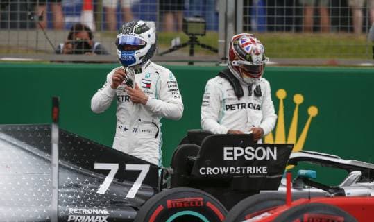 Motorsports: FIA Formula One World Championship, WM, Weltmeisterschaft 2019, Grand Prix of Great Britain, 77 Valtteri Bottas (FIN, Mercedes AMG Petronas Motorsport), 44 Lewis Hamilton (GBR, Mercedes AMG Petronas Motorsport), Silverstone Great Britain