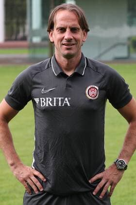 11 07 2019, xjhx, Football 2 Bundesliga, SV Wehen Wiesbaden Team photo Portrait date Photo date 2019 2020 emspor, v l Coach Ruediger Rehm SV Wehen Wiesbaden DFL DFB REGULATIONS PROHIBIT ANY USE OF PHOTOGRAPHS as IMAGE SEQUENCES and or QUASI VIDEO Wiesbaden