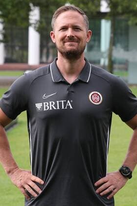 11 07 2019, xjhx, Football 2 Bundesliga, SV Wehen Wiesbaden Team photo Portrait date Photo date 2019 2020 emspor, v l Sebastian Wagner Fitness und Athlektik Trainer DFL DFB REGULATIONS PROHIBIT ANY USE OF PHOTOGRAPHS as IMAGE SEQUENCES and or QUASI VIDEO Wiesbaden