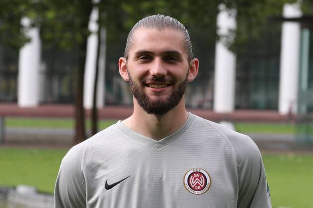 11 07 2019, xjhx, Football 2 Bundesliga, SV Wehen Wiesbaden Team photo Portrait date Photo date 2019 2020 emspor, v l Lukas Watkowiak DFL DFB REGULATIONS PROHIBIT ANY USE OF PHOTOGRAPHS as IMAGE SEQUENCES and or QUASI VIDEO Wiesbaden
