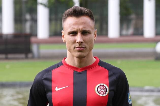 11 07 2019, xjhx, Football 2 Bundesliga, SV Wehen Wiesbaden Team photo Portrait date Photo date 2019 2020 emspor, v l Dominik Franke DFL DFL DFB REGULATIONS PROHIBIT ANY USE OF PHOTOGRAPHS as IMAGE SEQUENCES and or QUASI VIDEO Wiesbaden