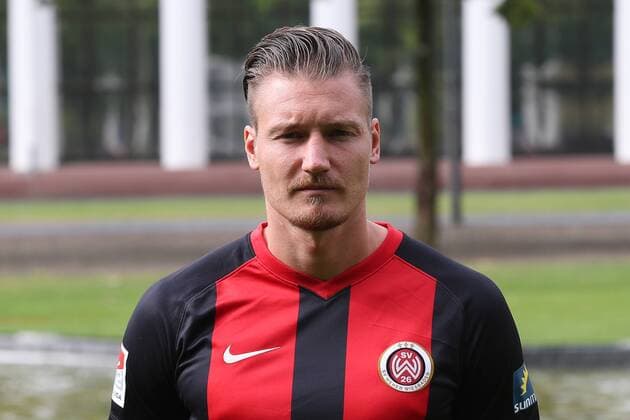 11 07 2019, xjhx, Football 2 Bundesliga, SV Wehen Wiesbaden Team photo Portrait date Photo date 2019 2020 emspor, v l Manuel Schaeffler DFL DFB REGULATIONS PROHIBIT ANY USE OF PHOTOGRAPHS as IMAGE SEQUENCES and or QUASI VIDEO Wiesbaden
