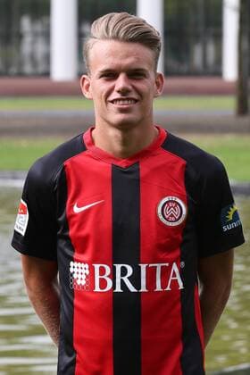 11 07 2019, xjhx, Football 2 Bundesliga, SV Wehen Wiesbaden Team photo Portrait date Photo date 2019 2020 emspor, v l Nicklas Shipnoski DFL DFB REGULATIONS PROHIBIT ANY USE OF PHOTOGRAPHS as IMAGE SEQUENCES and or QUASI VIDEO Wiesbaden