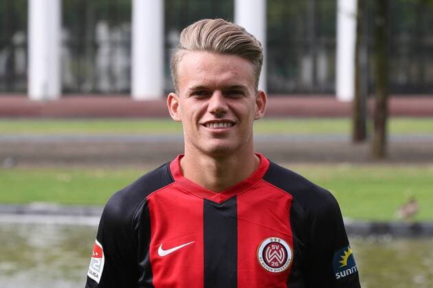 11 07 2019, xjhx, Football 2 Bundesliga, SV Wehen Wiesbaden Team photo Portrait date Photo date 2019 2020 emspor, v l Nicklas Shipnoski DFL DFB REGULATIONS PROHIBIT ANY USE OF PHOTOGRAPHS as IMAGE SEQUENCES and or QUASI VIDEO Wiesbaden