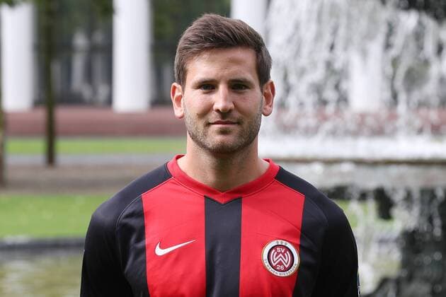 11 07 2019, xjhx, Football 2 Bundesliga, SV Wehen Wiesbaden Team photo Portrait date Photo date 2019 2020 emspor, v l Niklas Dams DFL DFL DFB REGULATIONS PROHIBIT ANY USE OF PHOTOGRAPHS as IMAGE SEQUENCES and or QUASI VIDEO Wiesbaden