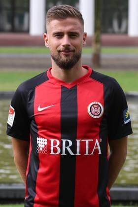 11 07 2019, xjhx, Football 2 Bundesliga, SV Wehen Wiesbaden Team photo Portrait date Photo date 2019 2020 emspor, v l Michel Niemeyer DFL DFL REGULATIONS PROHIBIT ANY USE OF PHOTOGRAPHS as IMAGE SEQUENCES and or QUASI VIDEO Wiesbaden