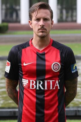 11 07 2019, xjhx, Football 2 Bundesliga, SV Wehen Wiesbaden Team photo Portrait date Photo date 2019 2020 emspor, v l Moritz Kuhn DFL DFL DFB REGULATIONS PROHIBIT ANY USE OF PHOTOGRAPHS as IMAGE SEQUENCES and or QUASI VIDEO Wiesbaden