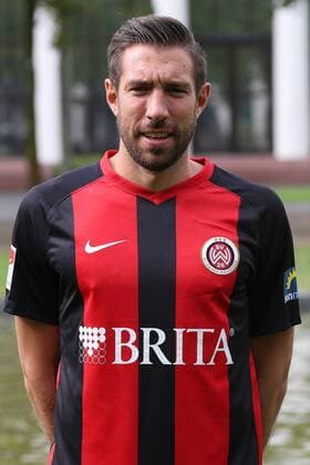 11 07 2019, xjhx, Football 2 Bundesliga, SV Wehen Wiesbaden Team photo Portrait date Photo date 2019 2020 emspor, v l Patrick Schoenfeld DFL DFL REGULATIONS PROHIBIT ANY USE OF PHOTOGRAPHS as IMAGE SEQUENCES and or QUASI VIDEO Wiesbaden