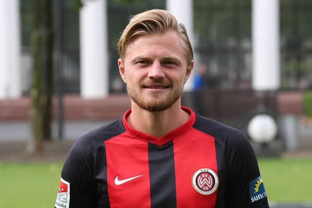 11 07 2019, xjhx, Football 2 Bundesliga, SV Wehen Wiesbaden Team photo Portrait date Photo date 2019 2020 emspor, v l Marcel Titsch Rivero DFL DFB REGULATIONS PROHIBIT ANY USE OF PHOTOGRAPHS as IMAGE SEQUENCES and or QUASI VIDEO Wiesbaden
