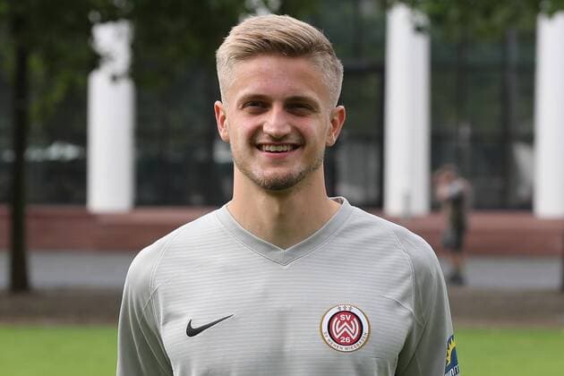 11 07 2019, xjhx, Football 2 Bundesliga, SV Wehen Wiesbaden Team photo Portrait date Photo date 2019 2020 emspor, v l Jan Christoph Bartels DFL DFL REGULATIONS PROHIBIT ANY USE OF PHOTOGRAPHS as IMAGE SEQUENCES and or QUASI VIDEO Wiesbaden
