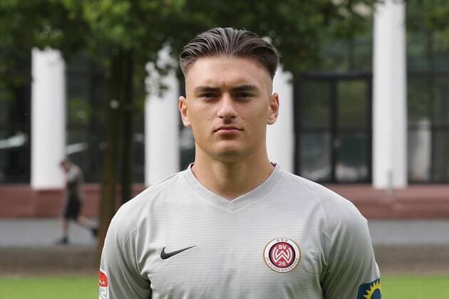 11 07 2019, xjhx, Football 2 Bundesliga, SV Wehen Wiesbaden Team photo Portrait date Photo date 2019 2020 emspor, v l Arthur Lyska DFL DFL DFB REGULATIONS PROHIBIT ANY USE OF PHOTOGRAPHS as IMAGE SEQUENCES and or QUASI VIDEO Wiesbaden