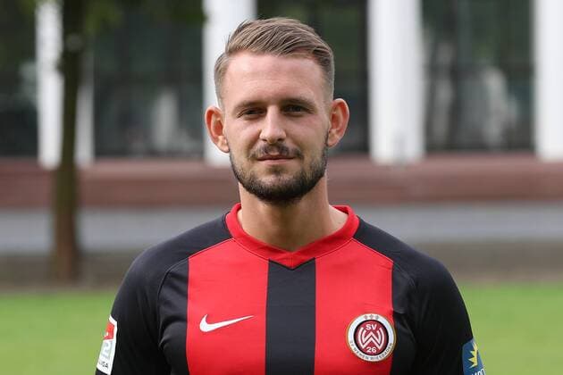 11 07 2019, xjhx, Football 2 Bundesliga, SV Wehen Wiesbaden Team photo Portrait date Photo date 2019 2020 emspor, v l Marc Wachs DFL DFL REGULATIONS PROHIBIT ANY USE OF PHOTOGRAPHS as IMAGE SEQUENCES and or QUASI VIDEO Wiesbaden