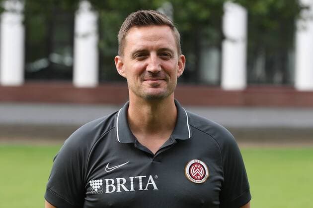11 07 2019, xjhx, Football 2 Bundesliga, SV Wehen Wiesbaden Team photo Portrait Date 2019 2020 emspor, v l Dr Michael Hoestermann Team physician DFL DFB REGULATIONS PROHIBIT ANY USE OF PHOTOGRAPHS as IMAGE SEQUENCES and or QUASI VIDEO Wiesbaden