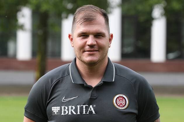 11 07 2019, xjhx, Football 2 Bundesliga, SV Wehen Wiesbaden Team photo Portrait date Photo date 2019 2020 emspor, v l Florian Kirch Head physiotherapist DFL DFB REGULATIONS PROHIBIT ANY USE OF PHOTOGRAPHS as IMAGE SEQUENCES and or QUASI VIDEO Wiesbaden