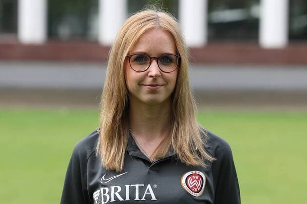 11 07 2019, xjhx, Football 2 Bundesliga, SV Wehen Wiesbaden Team photo Portrait date Photo date 2019 2020 emspor, v l Shaline Deuchert Physiotherapist , DFL DFB REGULATIONS PROHIBIT ANY USE OF PHOTOGRAPHS as IMAGE SEQUENCES and or QUASI VIDEO Wiesbaden