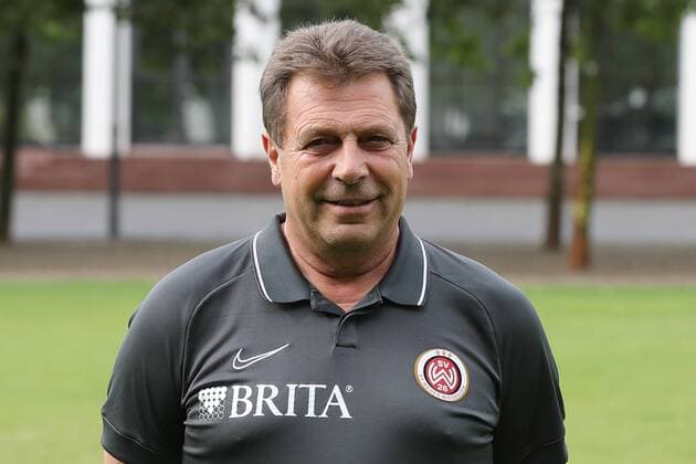 11 07 2019, xjhx, Football 2 Bundesliga, SV Wehen Wiesbaden Team photo Portrait date Photo date 2019 2020 emspor, v l Gerhard Eckel Supervisor DFL DFB REGULATIONS PROHIBIT ANY USE OF PHOTOGRAPHS as IMAGE SEQUENCES and or QUASI VIDEO Wiesbaden