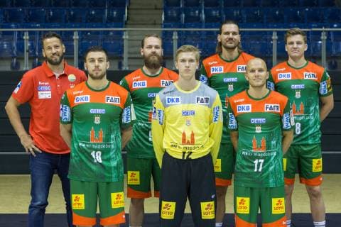 14 07 2019, xtgx, Handball Liqui Moli Bundesliga, SC Magdeburg Photo session emspor, v l Coach Bennet Wiegert with the new additions Flip Kuzmanovic, Moritz Preuss, Tobias Thulin, Erik Schmidt, Tim Hornke, Christoph Steinert GETEC Arena
