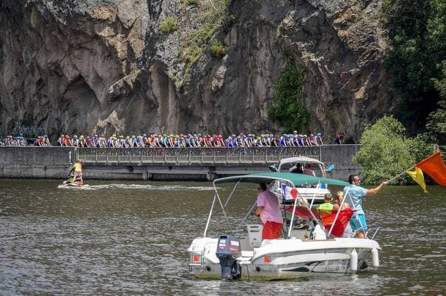 Illustration picture of the peloton during stage 9 of the 106th edition of the 2019 Tour de France cycling race, a stage of 170,5 kms with start in Saint-Etienne and finish in Brioude on July 14, 2019 in Brioude, France, CYCLISME : Tour de France 2019 - Etape 9 - Saint-Etienne a Brioude - 14 07 2019 PhotoNews Panoramic 