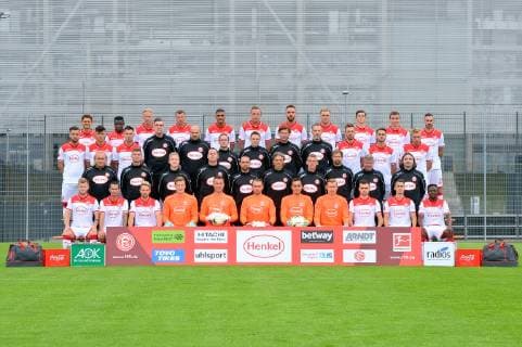 Fortuna Düsseldorf 1 BL, portrait date 2019 2020, team photo 1 row v left Jean Zimmer, Davor Lovren, Thomas Pledl, Tim Wiesner, Michael Rensing, Florian Kastenmeier, Raphael Wolf, Jannick Theißen, Kevin Stöger, Erik Thommy, Bernard Tekpetey 2 row v left Dr med Ulf Blecker team doctor , Andreas Gross athletic coach video analysis , Philipp Grobelny video analysis , Axel Zehle mental coach , Robin Sanders athletic coach , Claus Reitmaier goalkeeper coach , Axel Bellinghausen co coach , Thomas Kleine co coach , Friedhelm Funkel head coach , Lutz Pfannenstiel Sports Director 3 row from left Niko Gießelmann, Alfredo Morales, Kaan Ayhan, Oliver Paashaus Team Supervisor , Benjamin Hauptmann Team Supervisor , Thomas Gucek Physiotherapist , Marcel Verstappen Physiotherapist , Lucas Trittel Physiotherapist , Carsten Fiedler Head of Physiotherapy Rehatrainer , Adam Bodzek, Johannes Bühler, Rouwen Hennings 4 row from left Matthias Zimmermann, Nana Ampomah, Havard Nielsen, Oliver Fink, Aymen Barkok, Robin Bormuth, Kenan Karaman, Andre Hoffmann, Dawid Kownacki, Marcel Sobottka, Diego Contento