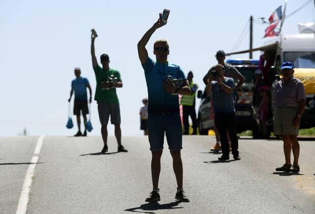 ALBI, FRANCE - JULY 15 : Illustration ravitaillement during stage 10 of the 106th edition of the 2019 Tour de France cycling race, a stage of 217,5 kms with start in Saint-Flour and finish in Albi on July 15, 2019 in Albi, France, 15 07 2019 CYCLISME : Tour de France 2019 - Etape 10 - Saint-Flour a Albi - 15 07 2019 PhotoNews Panoramic 