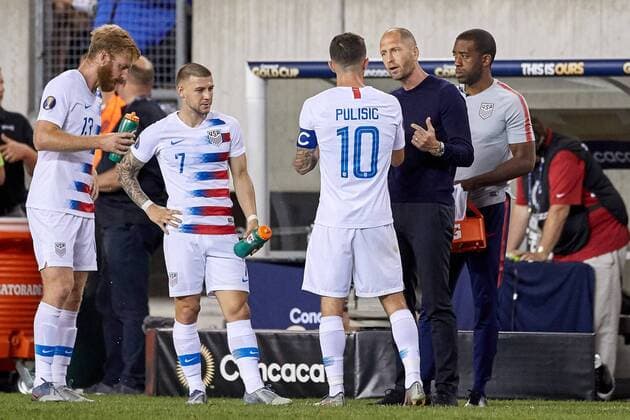 PHILADELPHIA, PA - JUNE 30: United States head coach Gregg Berhalter talsk to United States midfielder Christian Pulisic (10) in game action during the CONCACAF Gold Cup Quarterfinal match between Curacao and The United States on June 30, 2019 at Lincoln Financial Field in Philadelphia, PA. (Photo by Robin Alam Icon Sportswire) SOCCER: JUN 30 CONCACAF Gold Cup Quarterfinals - Curacao v United States Icon164063019158