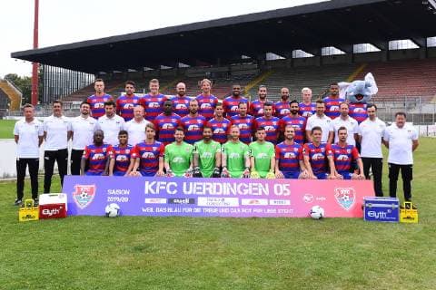 KFC Uerdingen 3 League, portrait date 2019 2020, team photo, hi row v li Adam Matuszczyk, Roberto Rodriguez, Tobias Rühle, Ali Ibrahimaj, Stefan Aigner, Franck Evina, Selim Gündüz, Khalil Mohammad, Patrick Pflücke, Mascot Grotifant Middle row from left Co Coach Frank Heinemann, Goalkeeper Coach Manfred Gloger, Video Analyst Patrick Dippel, Co Coach Stefan Reisinger, Head Coach Heiko Vogel, Assani Lukimya, Dominic Maroh, Christian Dorda, Kevin Großkreutz, Dennis Daube, Adriano Grimaldi, athletics coach Fabian Illner, physiotherapist Sebastian Zuleger, team doctor Dr Sebastian Colcuc, Zeugwart Andreas Bosheck Front row from left Christian Kinsombi, Hakim Guenouche, Andreas Maxsö, Rene Vollath, Robin Udegbe, Lukas Königshofer, Philipp Bachmeier, Jan Kirchhoff, Alexander Bittroff, Manuel Konrad xRx