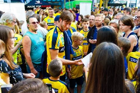 Rhein Neckar Loewen Rhein Neckar Loewe Uwe Gensheimer No 3 signing autographs on the Kapuzinerplanken in Mannheim 16 07 2019 Mannheim 16 07 19 handball jersey presentation , Mannheim Baden Wuerttemberg Germany