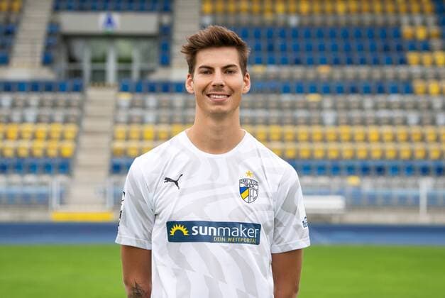 FC Carl Zeiss Jena Season 2019 2020 Team photo Photo shoot at 16 7 19 Maximilian Rohr Jena , Portrait transverse Ernst Abbe Sportfeld