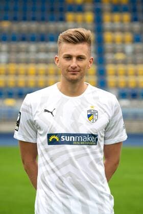 FC Carl Zeiss Jena Season 2019 2020 Team photo photo 16 7 19 Ole Käuper Jena , portrait upright Ernst Abbe Sportfeld