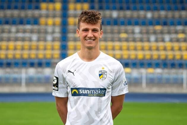 FC Carl Zeiss Jena Season 2019 2020 Team photo photo 16 7 19 Jannis Kübler Jena , portrait transverse Ernst Abbe Sportfeld